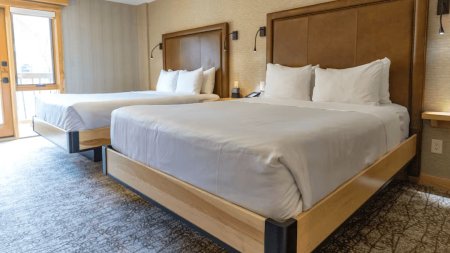 Moose Hotel & Suites