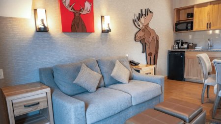 Moose Hotel & Suites
