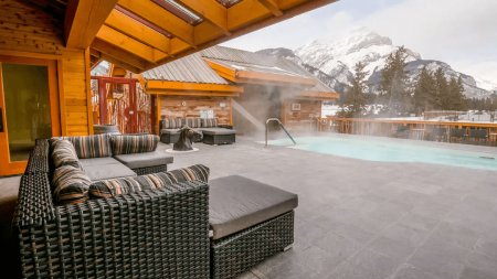 Moose Hotel & Suites