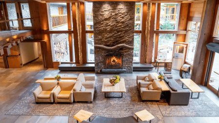 Moose Hotel & Suites
