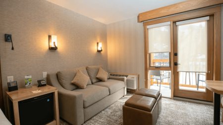 Moose Hotel & Suites