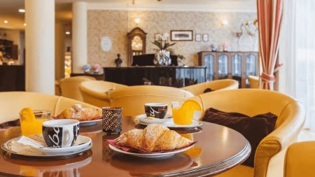 Hotel Ramada & Suites
