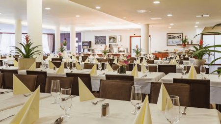Hotel Ramada & Suites