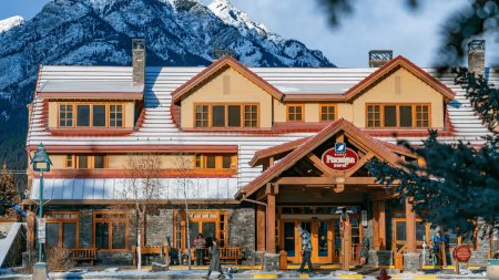 Hotel Ptarmigan Inn